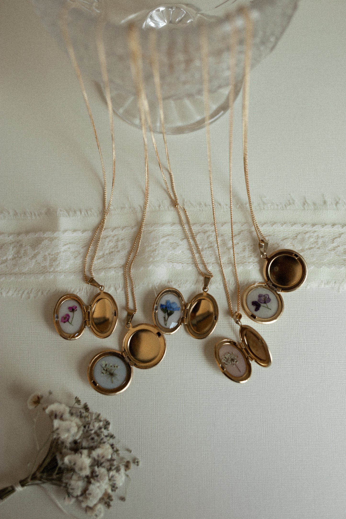 Oval Legacy Locket | Blush and Queen Anne's