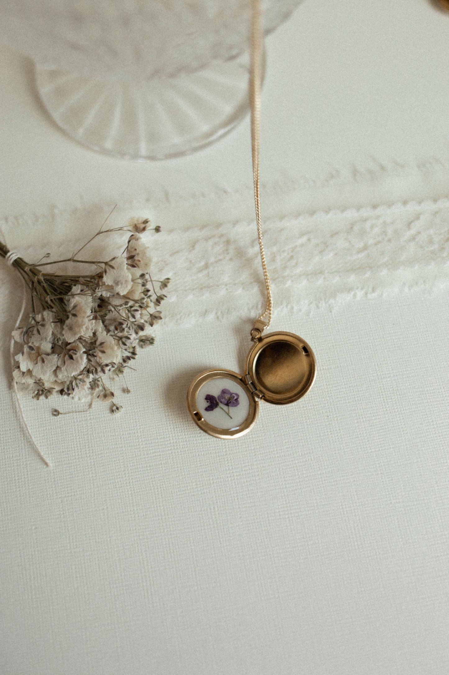 Circle Legacy Locket | Purple Alyssum and Cream
