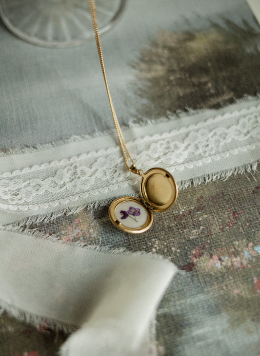 Circle Legacy Locket | Purple Alyssum and Cream