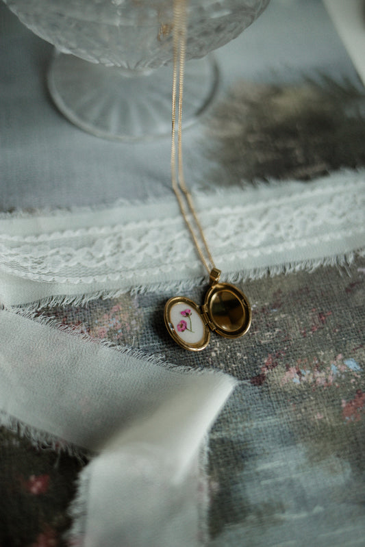 Oval Legacy Locket | Pink Alyssum